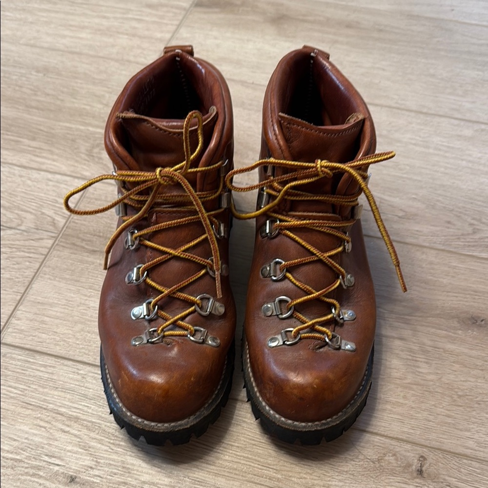 Mens danner Leather Hiking Boots 8/12 great condition